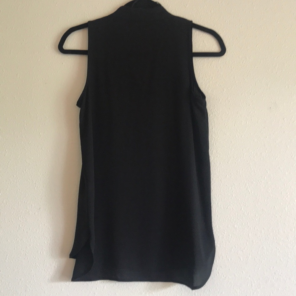 🚚MOVING SALE🚚 EUC Vince Camuto | Inverted Pleat Blouse ✨MOST OFFERS ACCEPTED✨ - Picture 4 of 5
